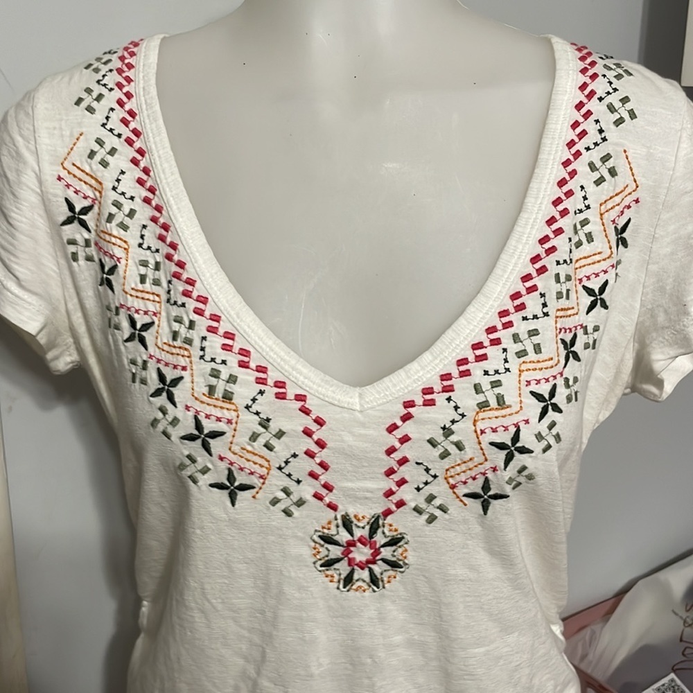 Athleta embroidered V-Neck white top size S - Picture 3 of 7